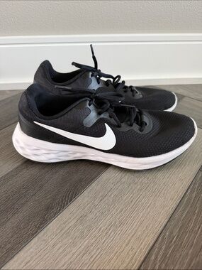 Nike Black and White Sneakers